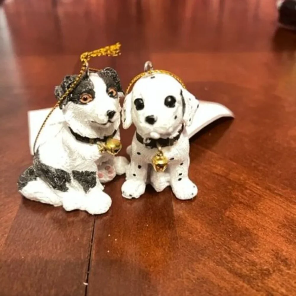 Dog Christmas Ornaments 2 Piece Set  Polyresin Figurine dog lover Gisela Graham